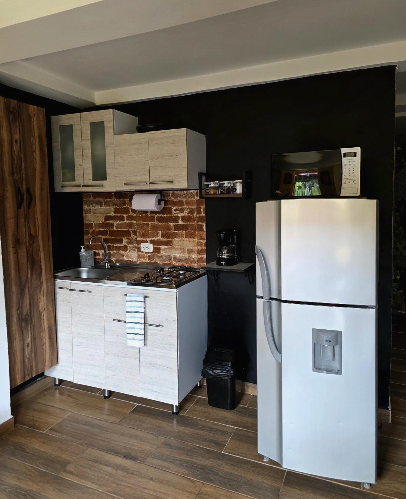 Confortable Apartamento A 20 Mt Del Parque Principal سالنتو المظهر الخارجي الصورة